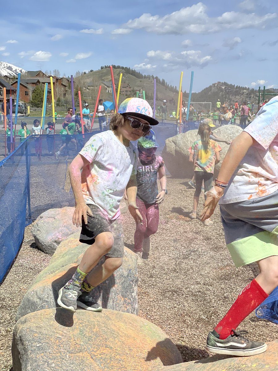 TracyArnold5's tweet photo. SCE Color Coyote was the best! Thank you parent volunteers for making our day so colorful!!! #SCoveEl #ssdedu @CrysLaneMiller https://t.co/Lhl2y4AZqU