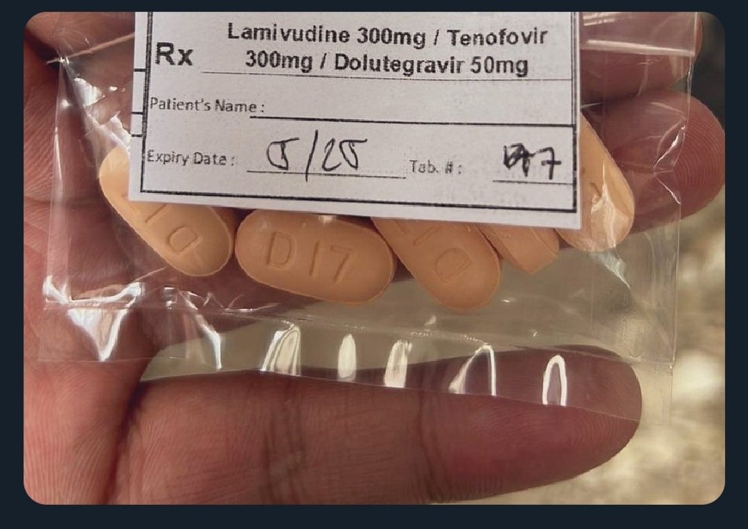 jake_positive's tweet photo. 7 days refill instead of 3months 😢😢😢. Should the community settle for 7day refills? Its been an issue for more than a decade and until now the same issue keep arising. Sino ba talaga dapat mag.address nito @DOHgovph perhaps an advisory for hubs to procure their own from OHAT? https://t.co/rFOl6lfxYm