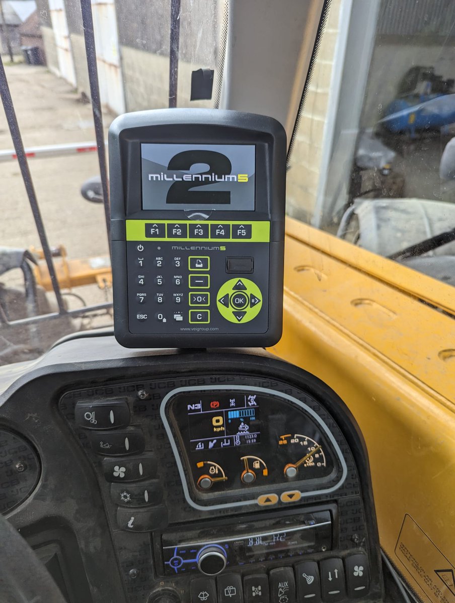 PinPoint_HxGN's tweet photo. Another great installation by Tom @topcat_2006 with this #Millennium5 weigh loader.
Well done Tom 👏 ✔️ 👍 https://t.co/XtXcFgumtD