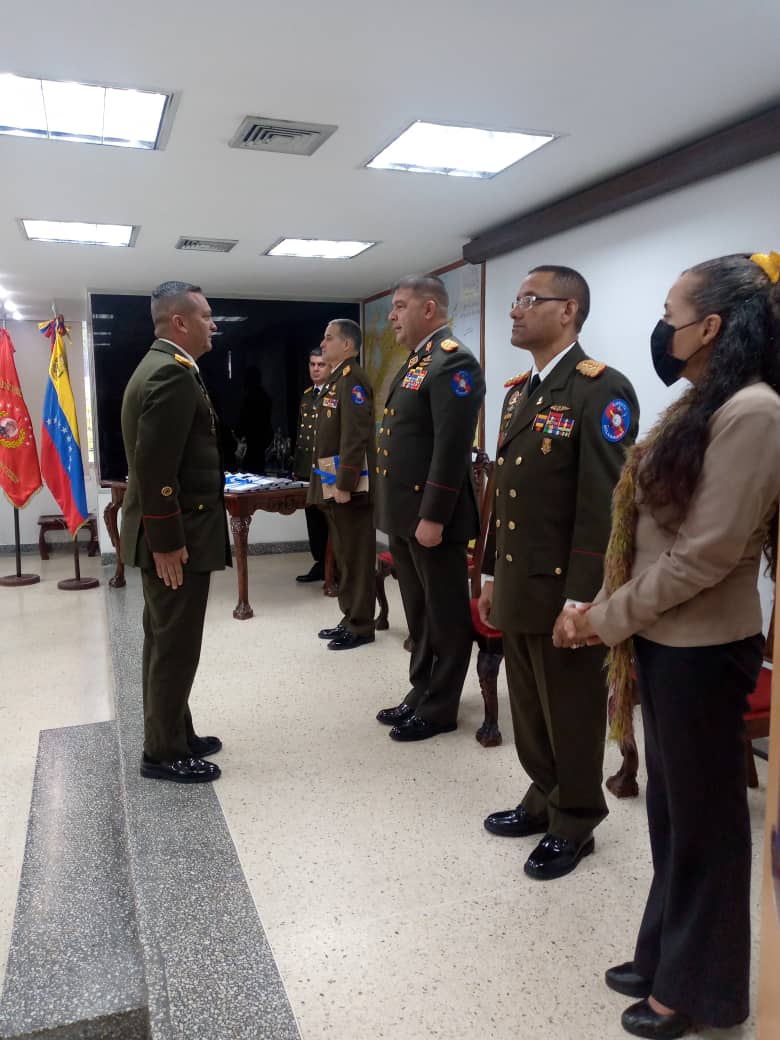 iaesen_umbv's tweet photo. #25May A fin de dar cumplimiento a los objetivos académicos de nuestra Casa de Estudios Universitarios, los #Maestrandos en Seguridad de la Nación Cohorte 2022-2023 hicieron entrega formal de sus Trabajos de Grado con la premisa de aportar estrategias para Seguridad de la Nación. https://t.co/YadXnxkA9y