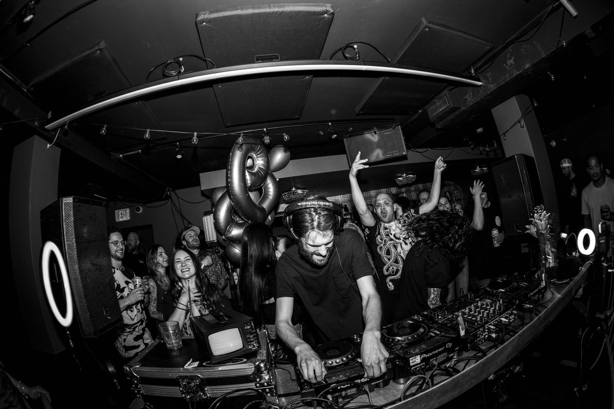 ResidentsTV's tweet image. Alright, we back.