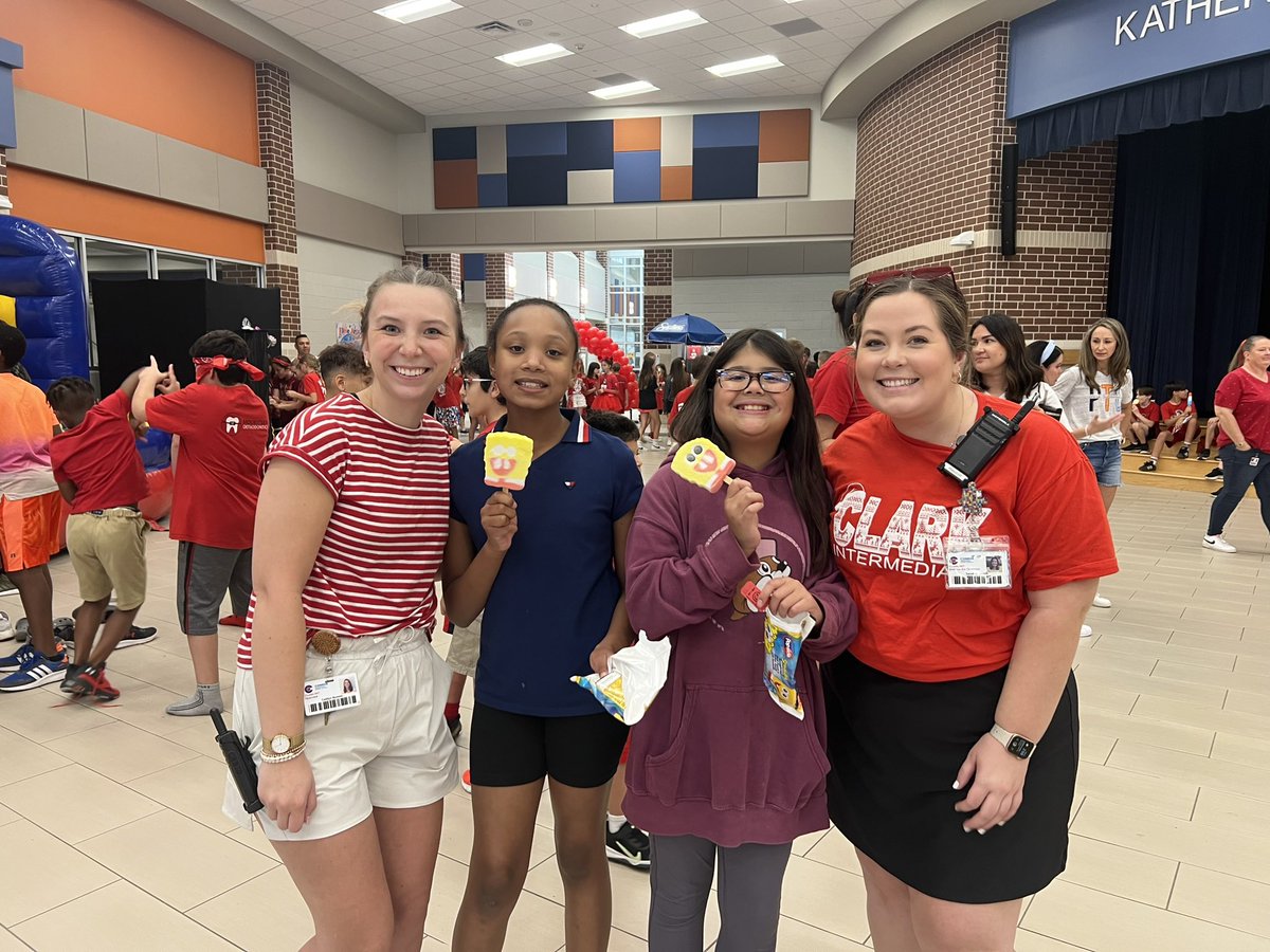 Sarah Raycroft tweet media