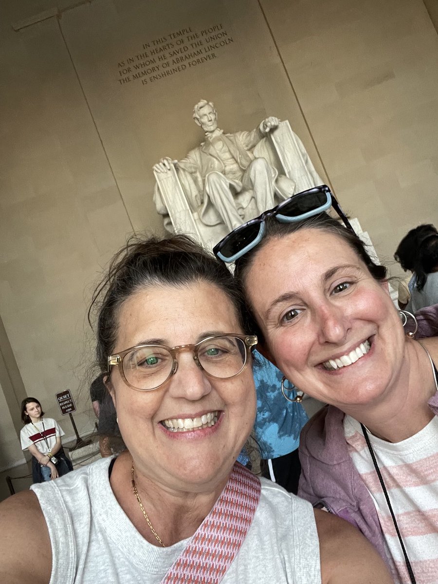 SusanBycoff's tweet image. Not really sure who is having more fun ⁦@lincolnmemorial⁩ with ⁦@BlakeAdjCnslr⁩ 😀#blakeindc #medfieldps #bmsed #bus1