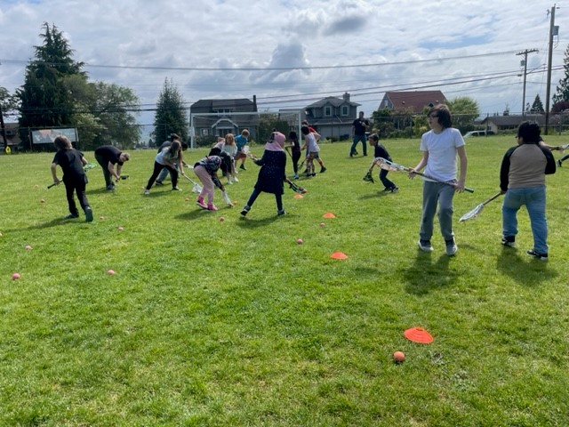 EPS_JacksonES's tweet photo. Jackson students have been learning about Lacrosse during PE the past couple days thanks to the support of Everett Lacrosse Club and coach Brian McNall.  For more information about our local lacrosse league visit https://t.co/YX8t75enXc or email Mrs. Free for more information. https://t.co/KA1O8AbB7S