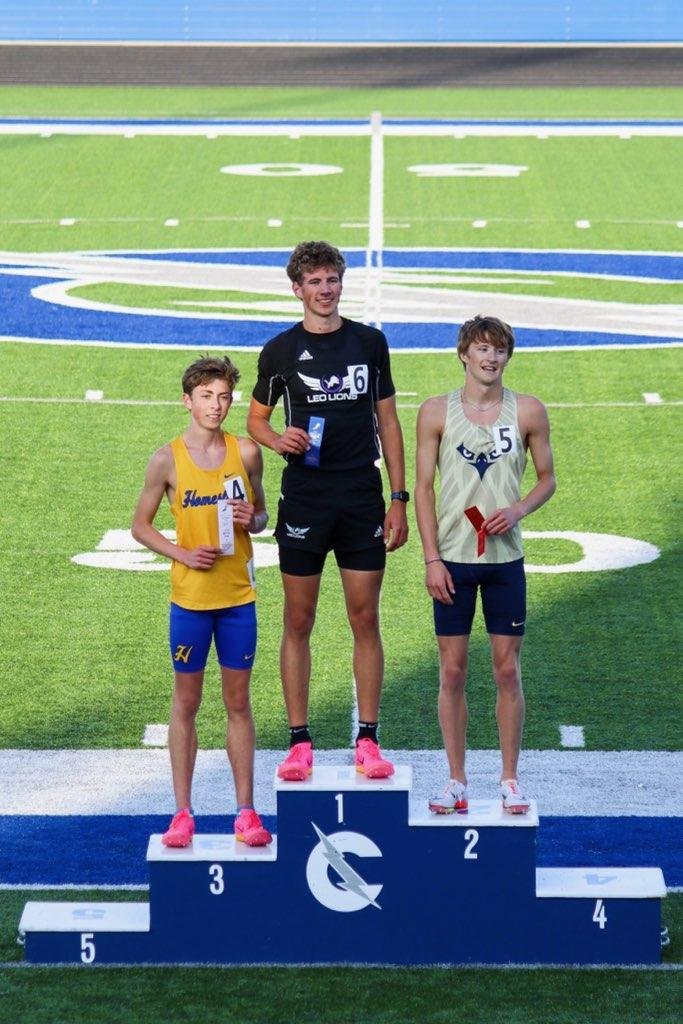 OHXC_OHTF's tweet photo. 🚨🥈STATE QUALIFIER 🥈🚨
OHTF Golden Eagle Junior Trenton Sweet punches his 2nd ticket to the IHSAA STATE FINALS with a Runner Up finish in the 1600 M Run!
Sweet anchored the 4x8 in 1:57 came back with a PR 4:21.
#BeUncommon
#OneClassFight
#TwoWordDifference https://t.co/gW83N4wo0O