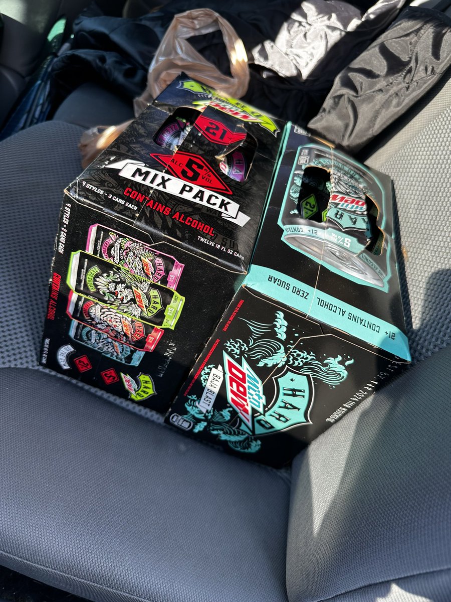 Kasey_Spade's tweet photo. Passing threw AZ so I had to secure the bag really quick @hardmountaindew https://t.co/Q62p6ZjRy9