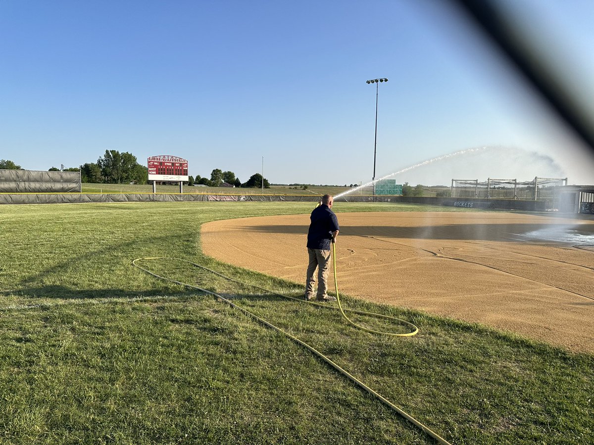 RockridgeSftbll's tweet photo. Huge thanks to Dalton Workman & Justin Schoolen from the Andalusia Fire department for watering our diamond down for tomorrows Sectional Final! #Extraordinary #NeverSettle #MagicNumberIs4 @rockridgesports https://t.co/oLcmoXTtvp