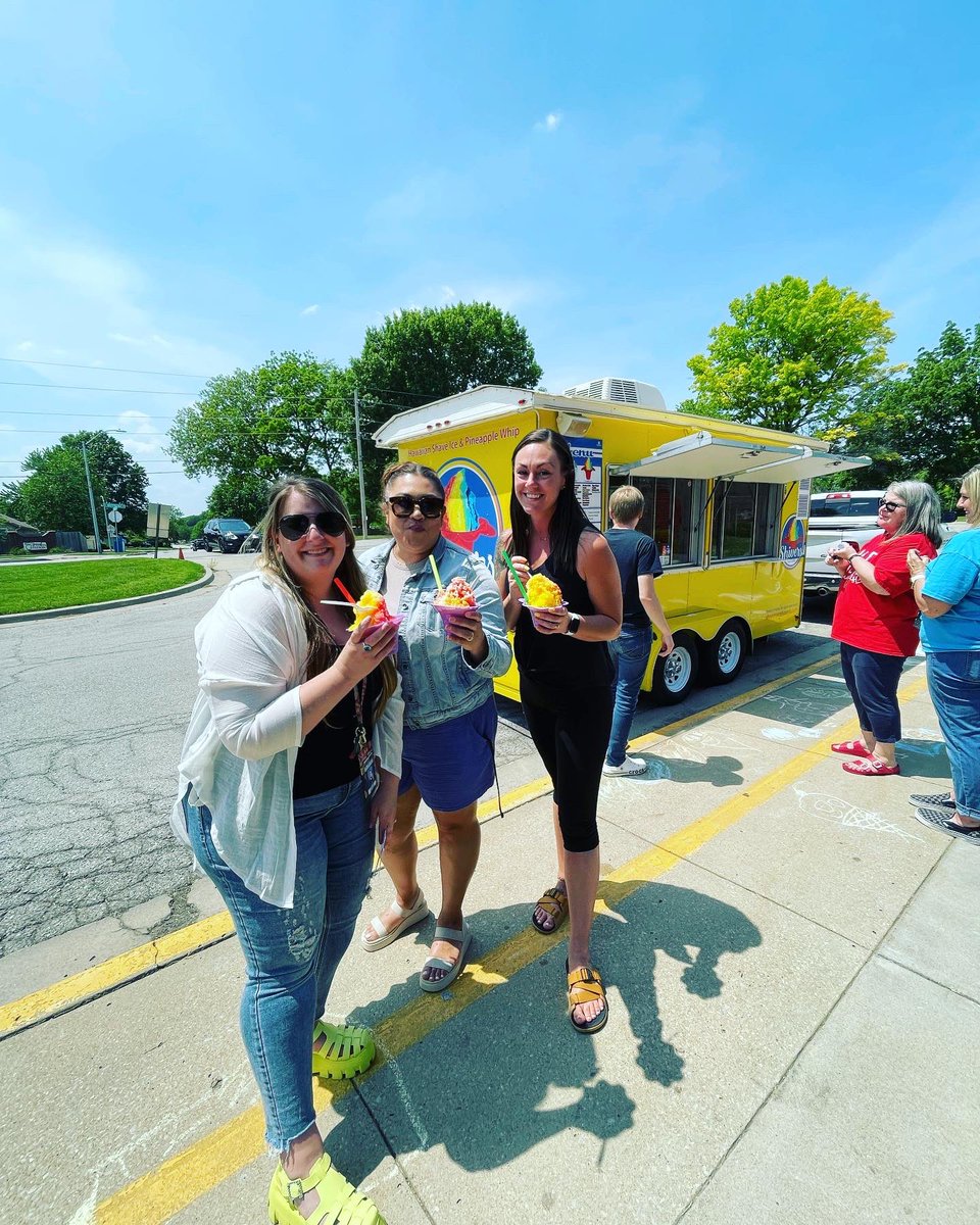 MLEPrincipal's tweet photo. I love a happy hello, but I can’t stand a sad goodbye (insert complete awkwardness or an Irish exit).
A traditional wave off of our students and a new way to celebrate our staff made this last day complete.
#MLEProud #BeTheOne #atPLC #TEACHERlife #ServicetheStory https://t.co/DnNa5qEnOP