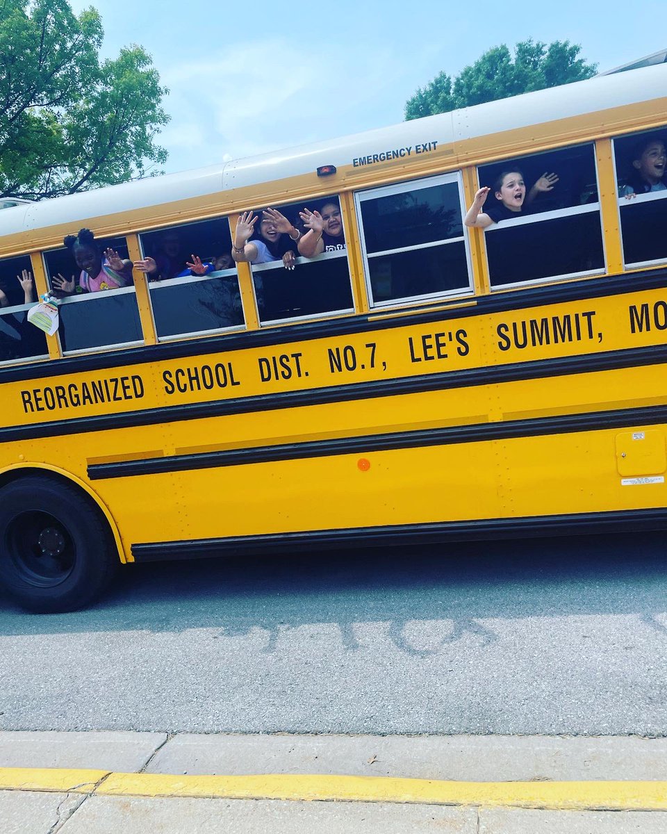 MLEPrincipal's tweet photo. I love a happy hello, but I can’t stand a sad goodbye (insert complete awkwardness or an Irish exit).
A traditional wave off of our students and a new way to celebrate our staff made this last day complete.
#MLEProud #BeTheOne #atPLC #TEACHERlife #ServicetheStory https://t.co/DnNa5qEnOP