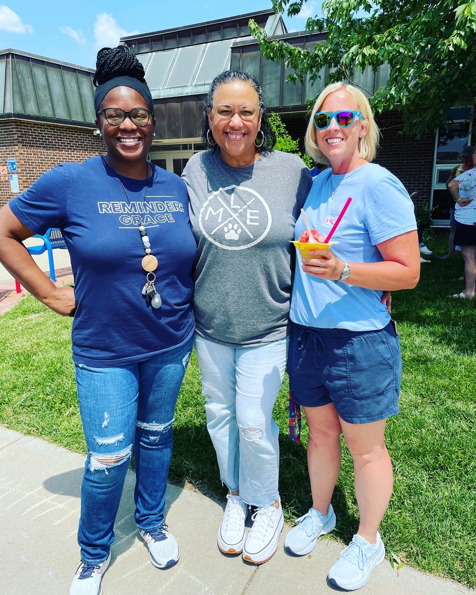 MLEPrincipal's tweet photo. I love a happy hello, but I can’t stand a sad goodbye (insert complete awkwardness or an Irish exit).
A traditional wave off of our students and a new way to celebrate our staff made this last day complete.
#MLEProud #BeTheOne #atPLC #TEACHERlife #ServicetheStory https://t.co/DnNa5qEnOP