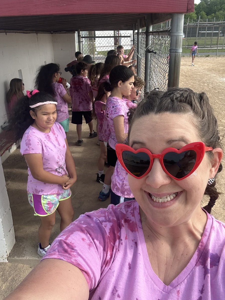 This Yearly tradition for Y day had us feeling Field Day Fantastic!!  The Gorgeous weather today did help quite a bit too!
 #4thGradeFun   #MartinsManiacs #newpalproud
