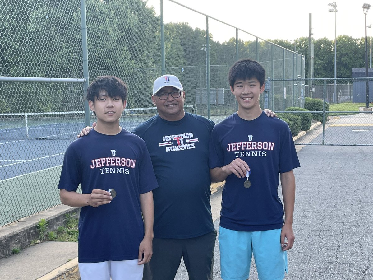 TJ’s Ryan Kim and Matthew Li win the VHSL 6C Regional Doubles Championship with a 7-5,6-4 win over WTWoodson #1 team to punch their ticket to STATES @VHSL_ @WashPostHS @TJHSST_Sports @TJHSST_AT