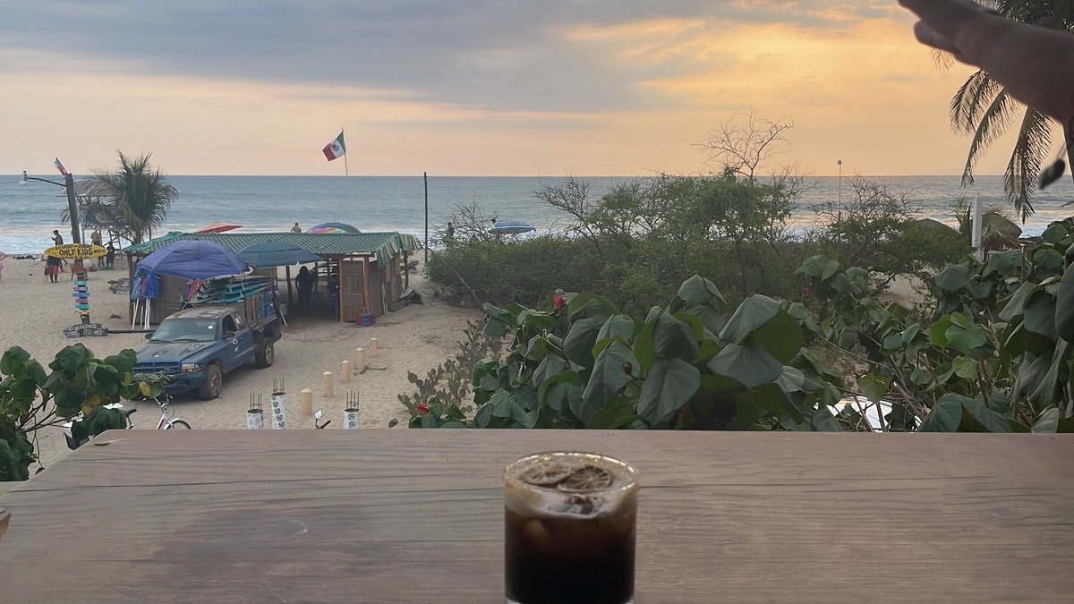 Laura Castañeda (@lauu2b) on Twitter photo 