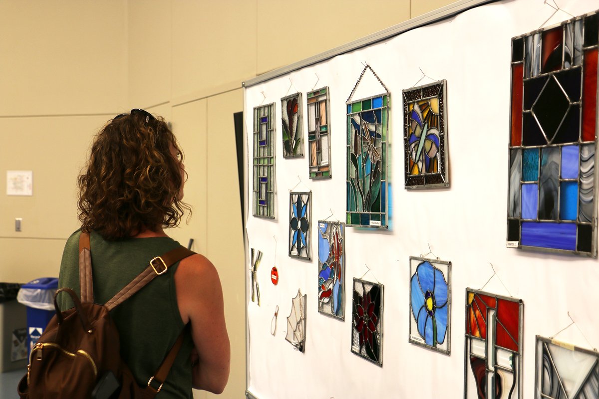 isd199's tweet photo. @IGHMS_Spartans &amp; #Simley art students showcased what they have been working on at this week's Fine Arts Nights. Final projects included jewelry and metal work, fabric art, drawings, paintings, photography, multimedia art, and much more. Great job, students! #inspire199 #excel199 https://t.co/q1JSgrPPYx