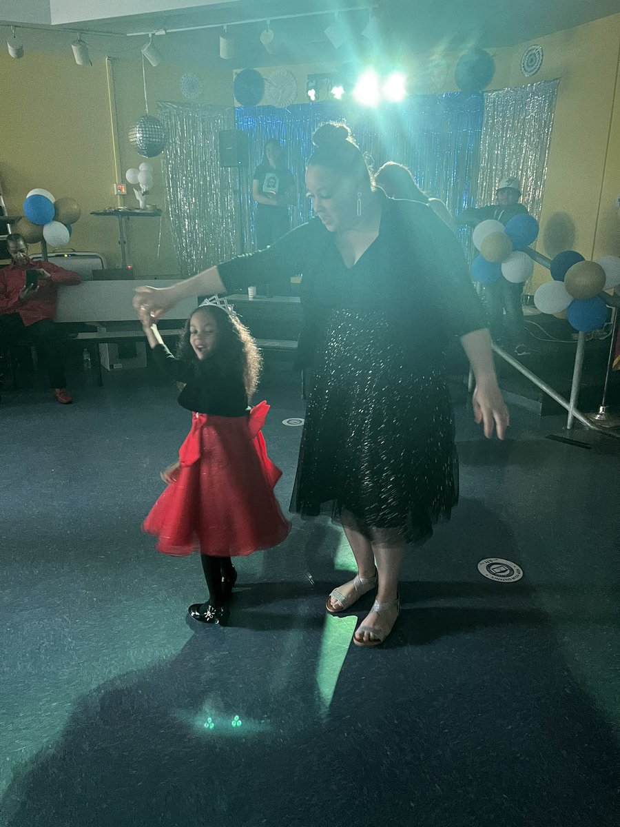 DeckerPUSD's tweet photo. Ties & tiaras #specialperson dance 🪩 #deckermakeswaves #feelthelove🐬 #proud2bepusd #deckerPTA https://t.co/IvGx1ssmQ8