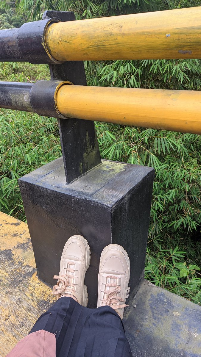 _mega1922's tweet photo. Tau gak nyesek itu apa? 

Nyesek ketika helm baru beli perdana di pakai jalan jauh, meluncur bebas ke jurang dalam ini. https://t.co/OmUKExDoYl
