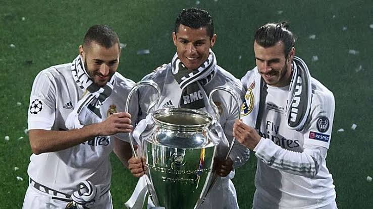 00028922y's tweet photo. @danielbragaa_ @MessiLeoBrasil 4 champions https://t.co/yWjGssSwqx