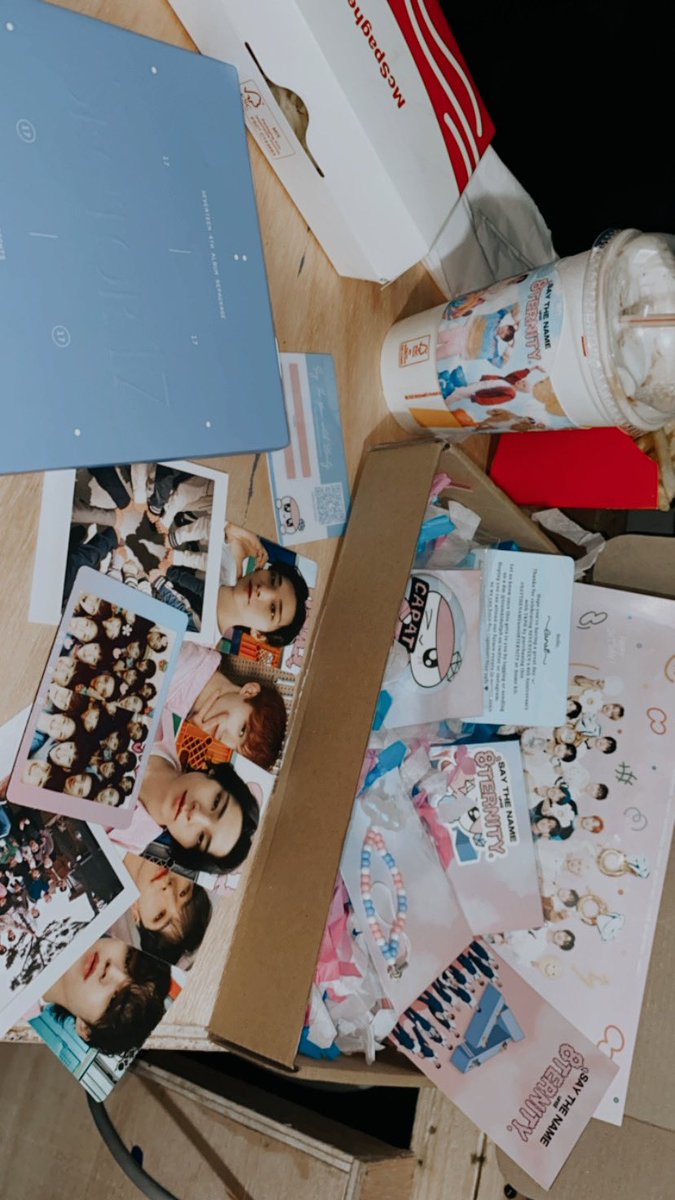 xxmrboo's tweet photo. Literally shaking 😭 Di ko po inexpect yung pa album @teamkidultph THANK YOUUU SO MUCHH🩵🩷😭 yung simpleng celebration ko naging memorable 🥳🥰 HAPPY 8th anniversary my beloved SEVENTEEN ♾️
#Seventeen8thAnniversary #SAYTHENAMEuntil8TERNITY https://t.co/hBW790Vnrt