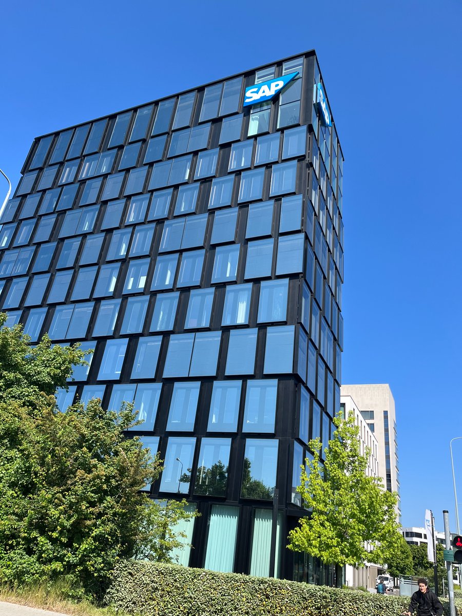 SvenGeDue's tweet image. Yesterday, I was @SAP to discuss potentials and functionalities for #SAPDataSphere. This was amazing. Including the weather and the view.