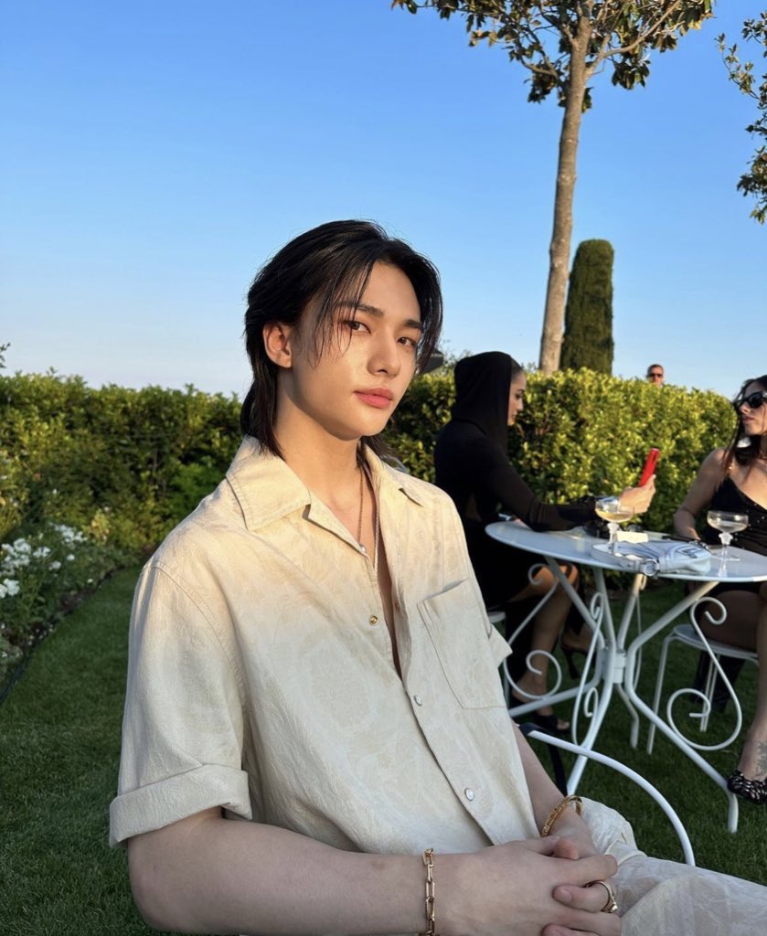 bluepriling's tweet photo. mini au hyunlïx || mine 🔞 

donde hj es invitado al evento de versace y se roba todas las miradas... o donde flx se pone celoso de que miren a su novio y casi le termina. https://t.co/Uko6nQ6DPD