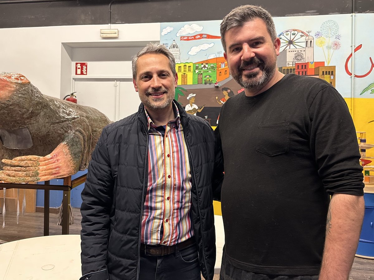 Quina feina tan important la que fan els amics de l'Ateneu Eugenienc, al barri de #SantaEugènia. El seu últim "Dissabte Eugenial", encantats amb els monòlegs de Sito Vinuesa (<a href="/Sitofonk/">Sito Vinuesa</a>), i el pròxim, amb la música i la dansa de Nery i William Johnson, Patrimoni Nacional veneçolà!