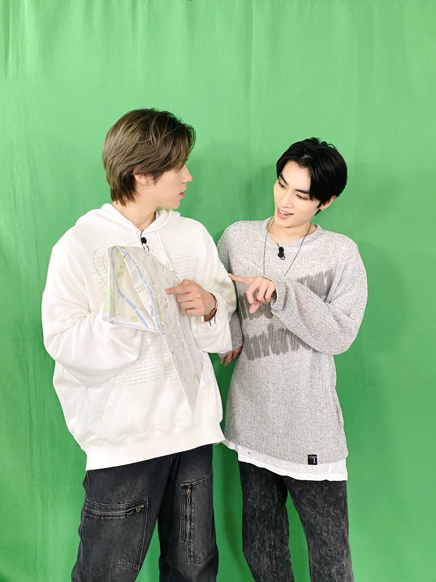 WayV_official's tweet photo. Where↗ are ↘ we ➝ going↗ ???🗺🤧

#WayV_FanmeetingTour 
#WayV_Phantom #TourTV 
#WayV #WeiShenV #威神V https://t.co/wRlpZbVNc3