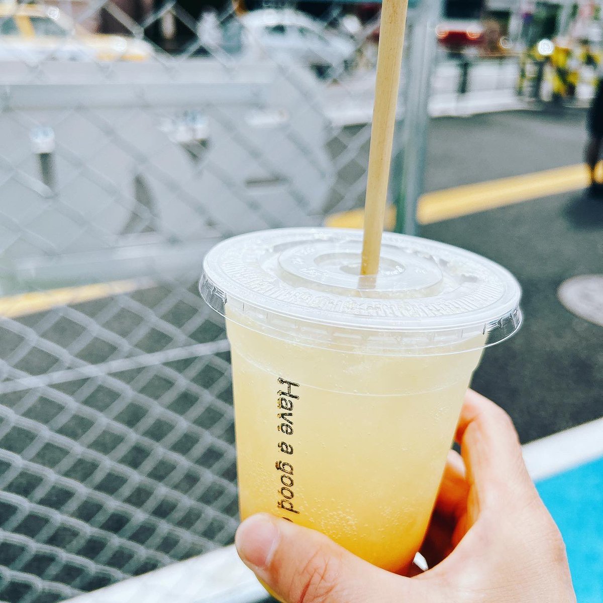 nao432's tweet photo. 久々に八丁畷駅前に #izzyscafe さんが来てます〜☕️
仕事の前にレモネードを🍋自家製でおいしいよ〜
#コーヒーカー #レモネード #parkline870 https://t.co/AuRksP4Q0y