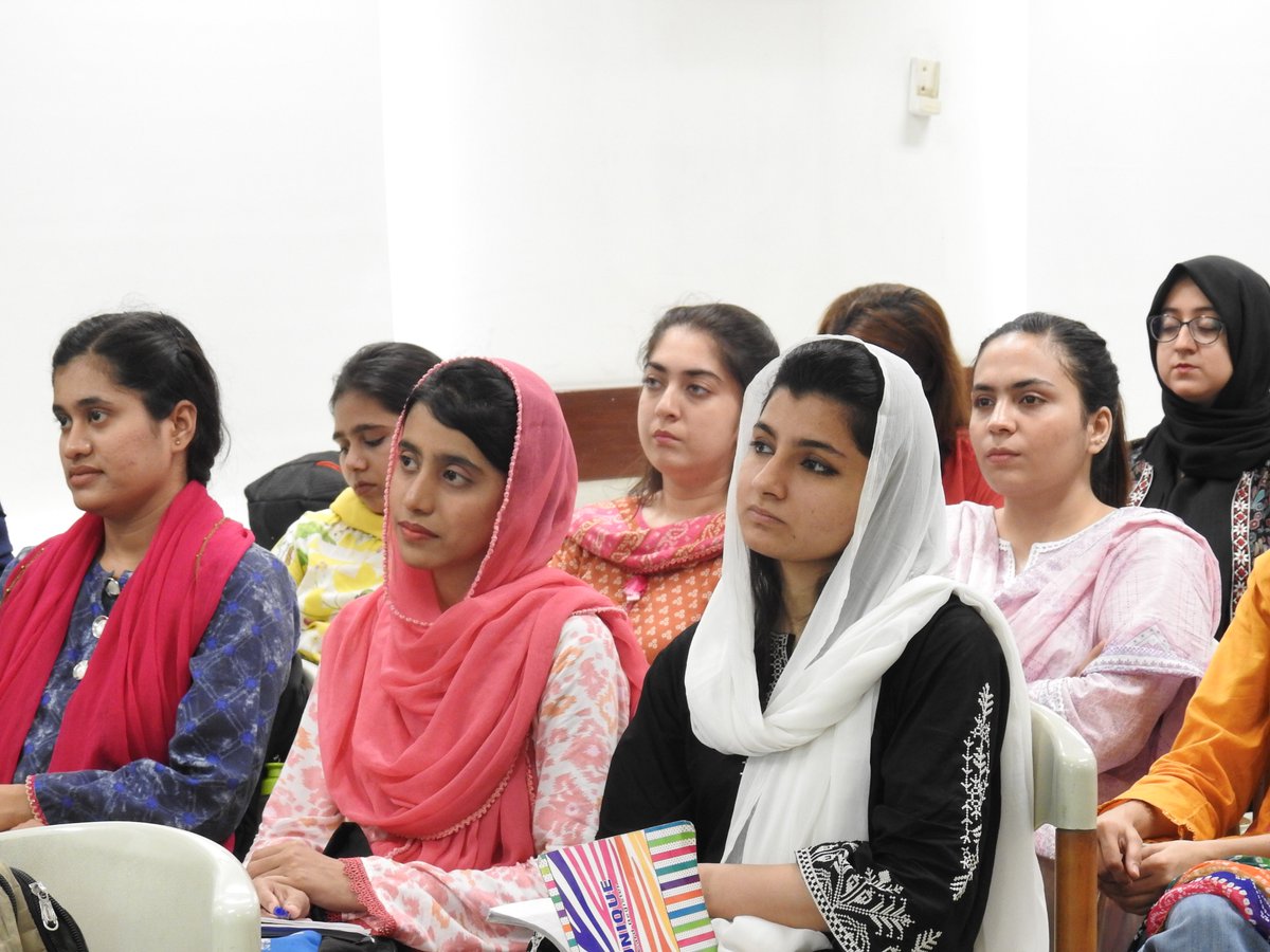 AKUEBOfficial's tweet photo. Team @Durbeen and the #students from the B.Ed. programme visited #AKUEB to witness the physical implementation of '#test development and #evaluation'. Thy where briefed about the processes of the Board and were given a tour of the #exam centre at #AKHSS Karimabad.

#Durbeen https://t.co/rLsN68mbS0