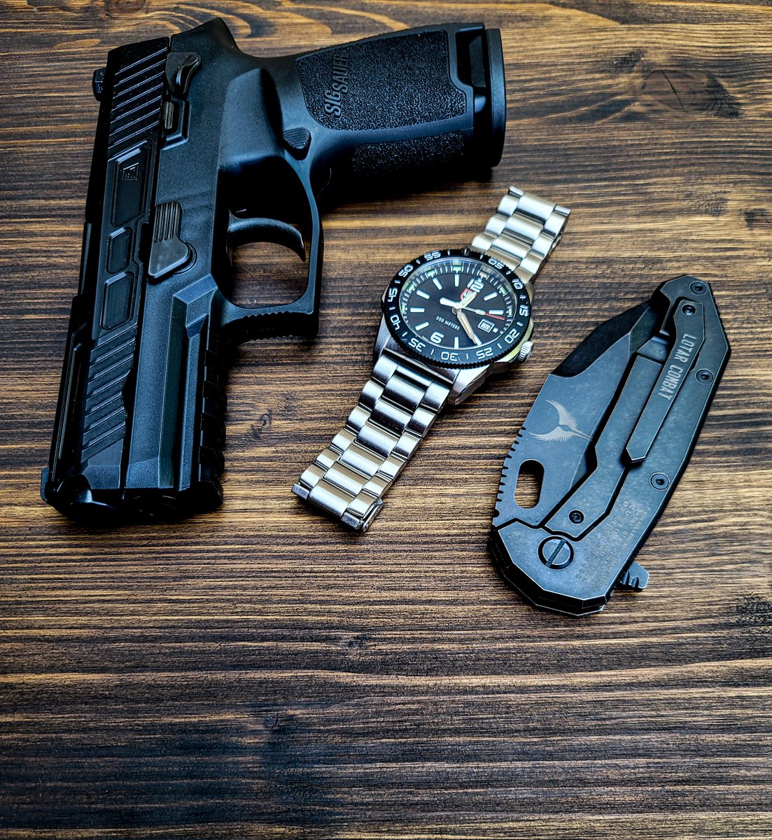 Today's EDC Menu
#neversettle #sigsauer #sig
#alwaysvisible #luminox
#everysecondcounts
#edc #ccw #prepared #2a #shallnotbeinfringed