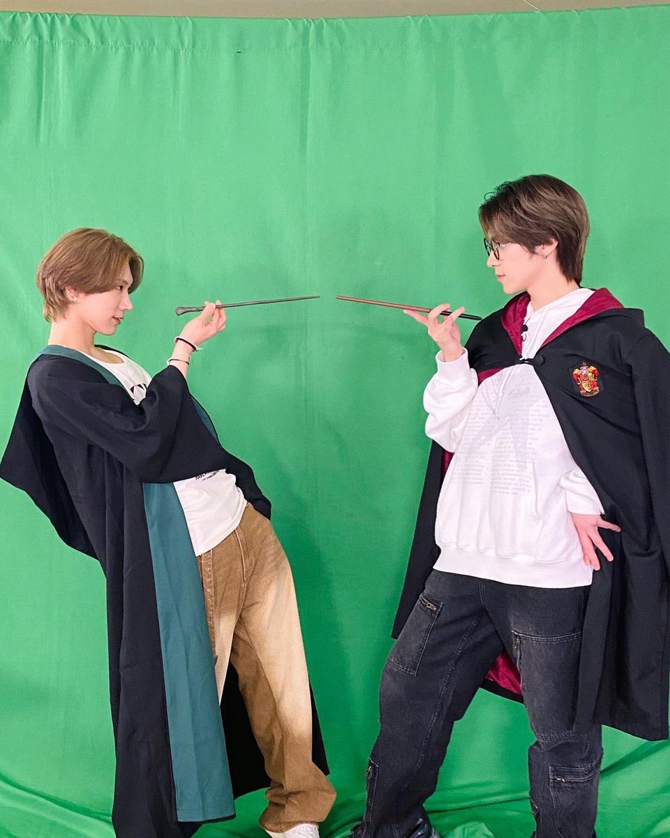 WayV_instagram's tweet photo. 230526 #WayV instagram update
Hendery Potter and the Deathly Hallows - Part 2🪄⚡️
#WayV_FanmeetingTour
#WayV_Phantom #TourTV
#WayV #WeiShenV #威神V https://t.co/gQSzEHjoak