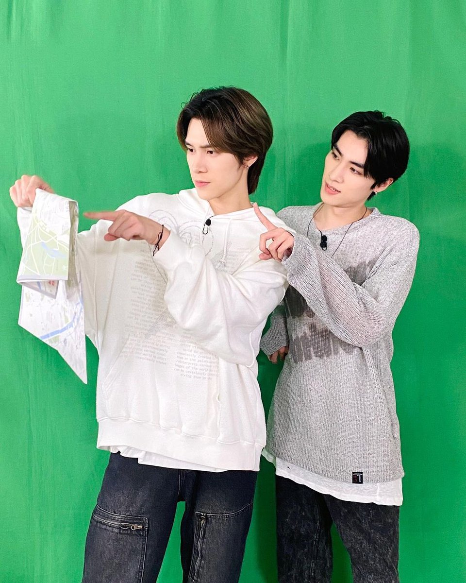WayV_instagram's tweet photo. 230526 #WayV instagram update
Where↗ are ↘ we ➝ going↗ ???🗺🤧
#WayV_FanmeetingTour
#WayV_Phantom #TourTV
#WayV #WeiShenV #威神V https://t.co/s2EmEK4eKt