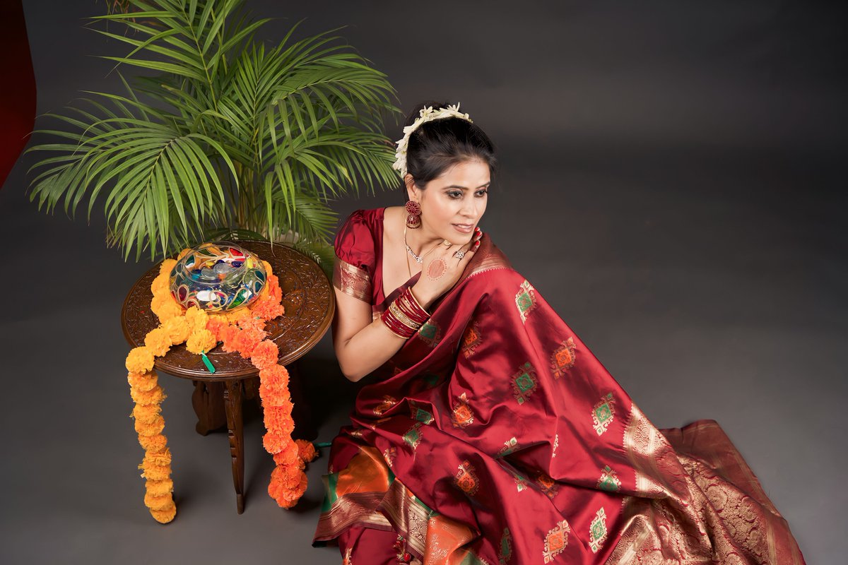 Inddus Maroon & Gold-Toned Ethnic Motifs Woven Design Silk Blend Saree🛍️

📌Product Code : IND-JMB-2260

#saree #sareelove #fashion #love #instagood #traditional #ootd #indianwear #vatsavitrisaree
#like #inddussaree #inddus #inddufashion #explorepage #festivesaree