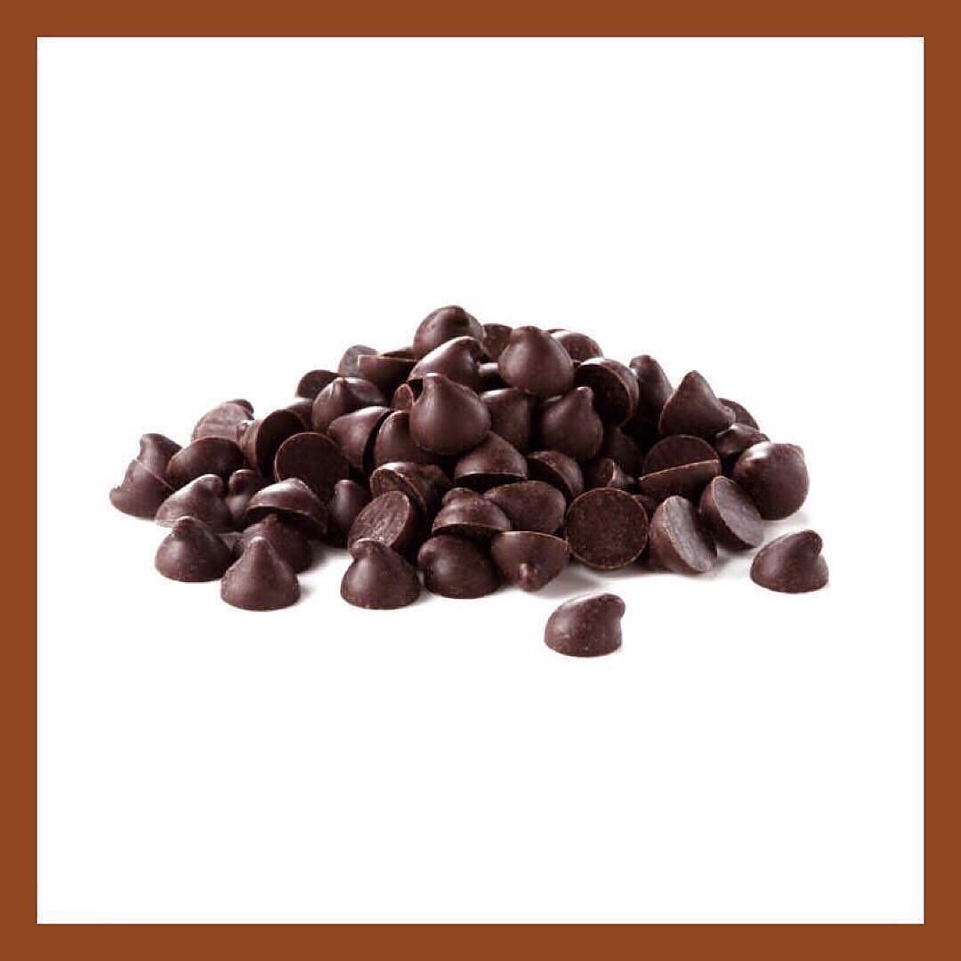 Dark Chocolate Chips 
⁣
250g - Ksh.990/=

☎️: 0739959662
⠀⠀
#chocolatechips #chocolate #chocolatecake #fudge #ganache #chocolatechipcookies #chocolatechipicecream #baking #cakes
#chocolateaddict #desserts #cookies #icecream #ArtisanalGourmet #NaisenyaFoods💯