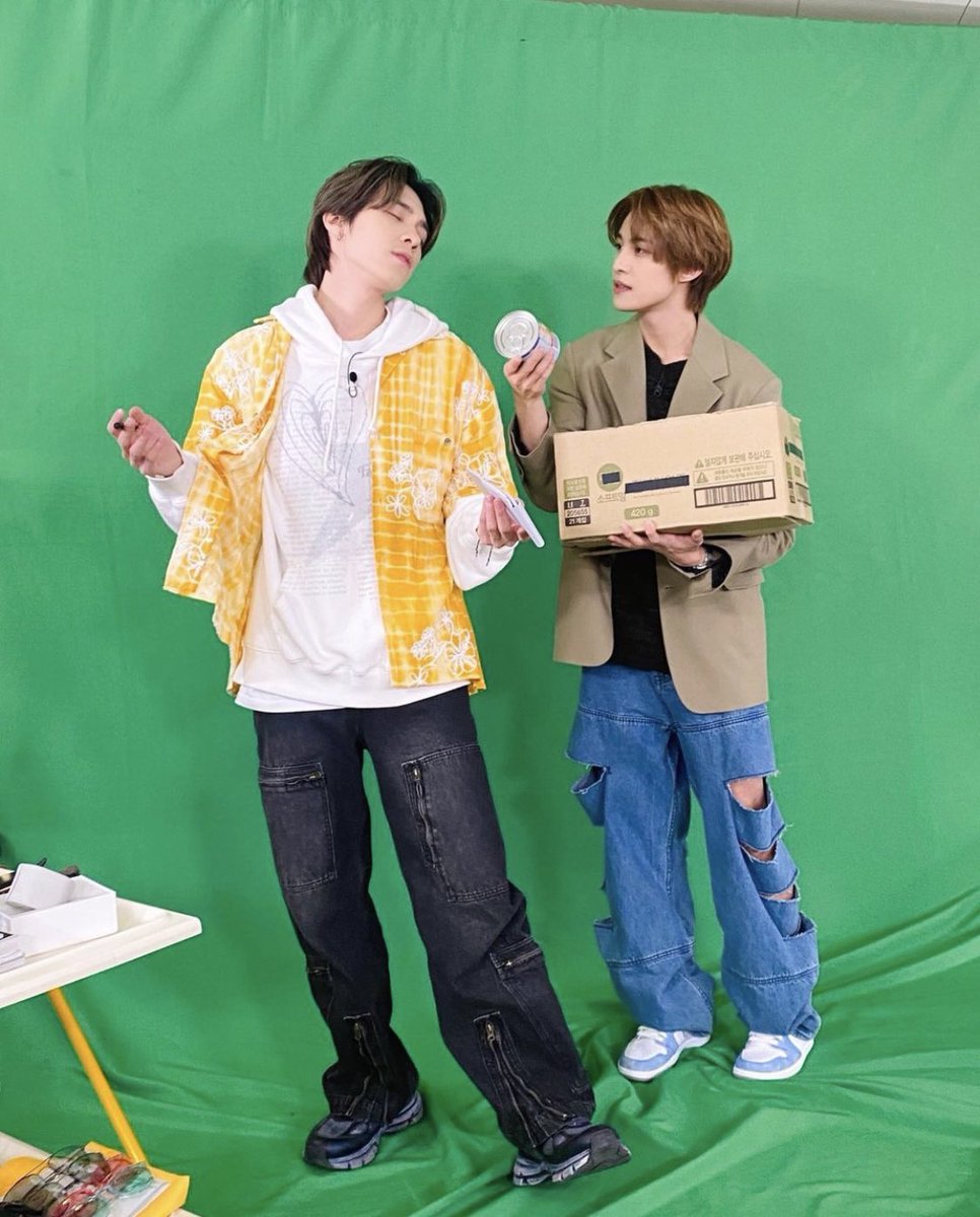 WayVLand_TH's tweet photo. [INFO] wayvofficial IG Update 20230526

[TRANS] ผมแค่อยากได้🍍🥫

like ♡ comment ♡ share 

📍 https://t.co/3mncipRKLN

#HENDERY #YANGYANG 
#WayV_FanmeetingTour 
#WayV_Phantom #TourTV 
#WayV #WeiShenV #威神V ꕥ https://t.co/EDw2yYSWeD