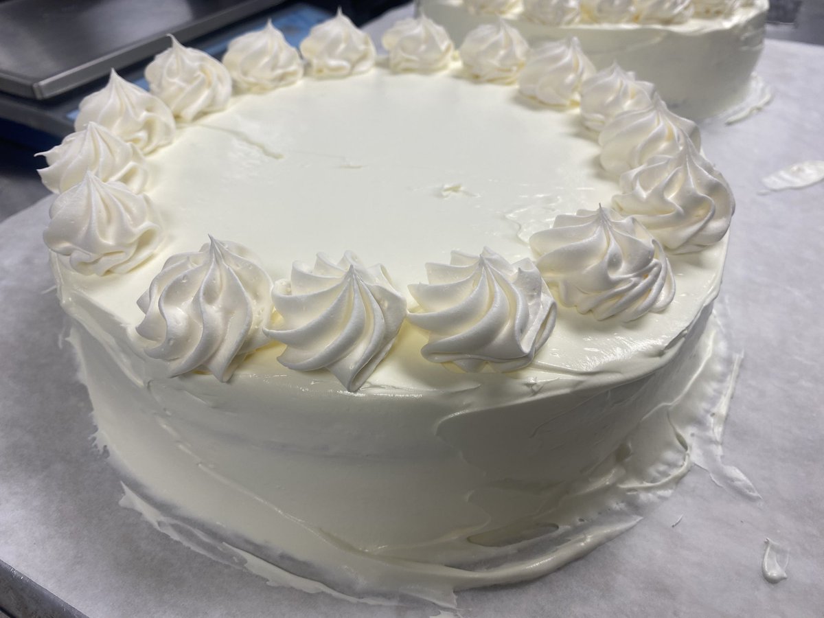 ChefChrisRajner's tweet image. We knocked another @TrilogyLiving #ThemeDiner out of the park @LakesOfSylvania 

Steak Diane served with Whipped Horseradish Potatoes and Haricot Vert w/Roasted Tomatoes. We finished  with a huge slice of Homemade Lemon Chiffon Cake! 

#TheTrilogyDifference #TrilogyChefsRock
