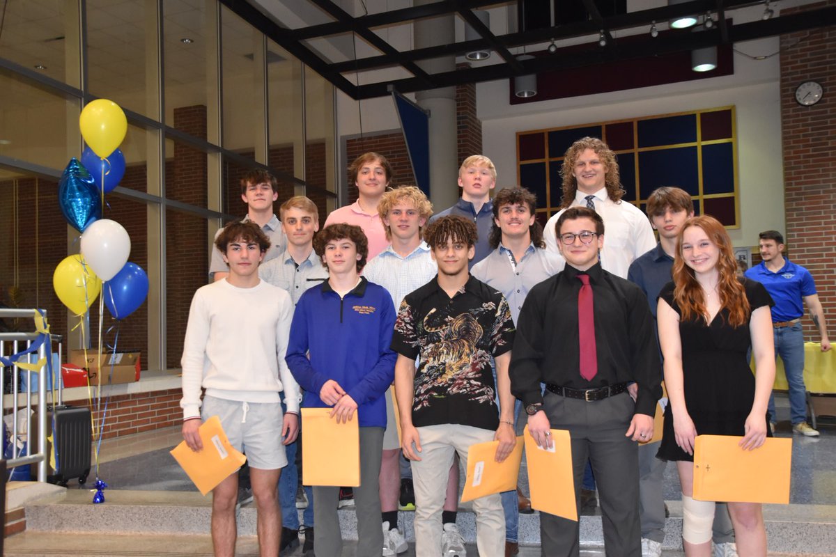 CUSAWC's tweet photo. Congrats CHS Wrestling Class of 2023! So many great moments and memories that will last forever! #buildinganarmy https://t.co/orsxQgMI77