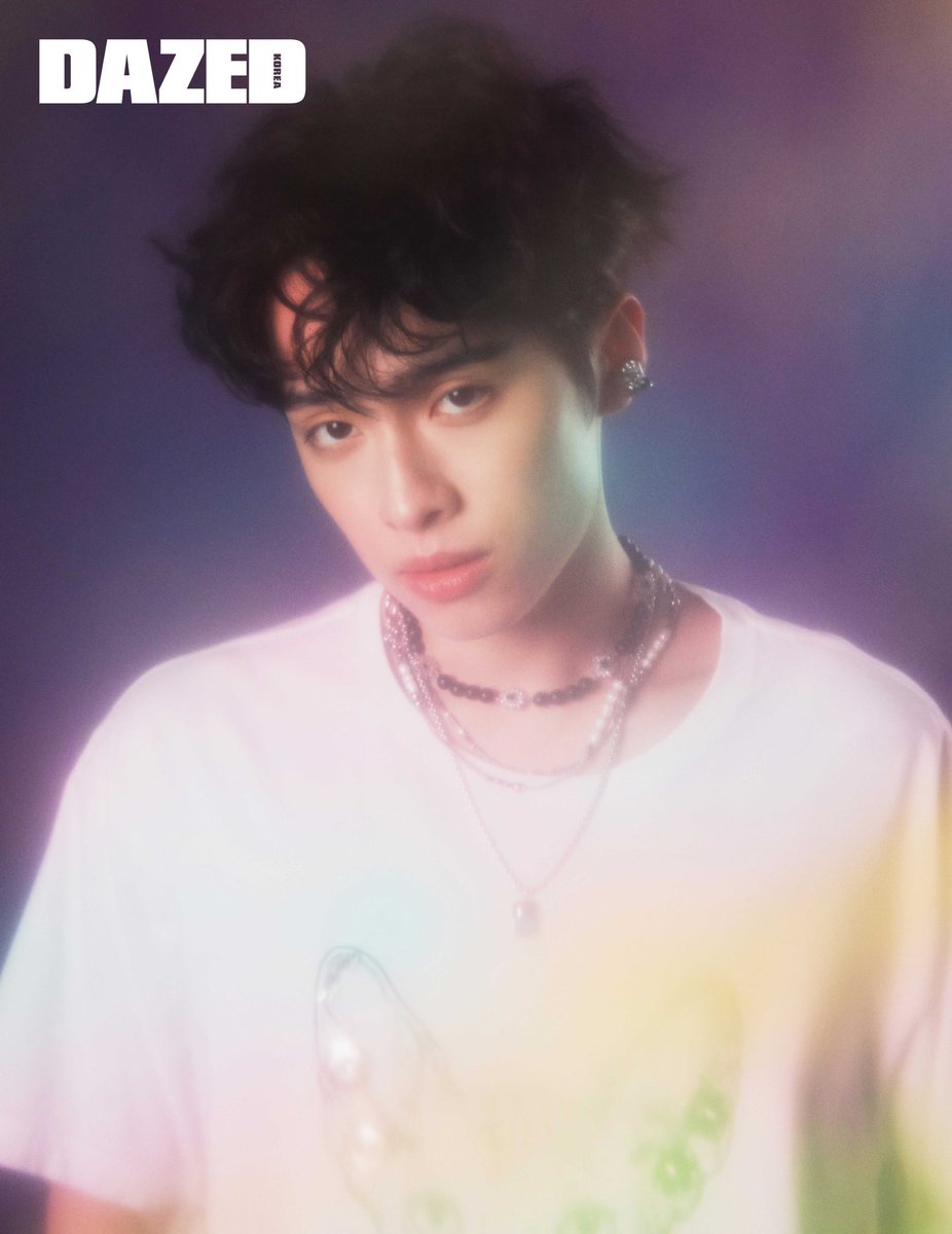 DazedKorea's tweet photo. FREAK SQUADS

어딘가 이상하지만 좌우지간 비상한 소년단. Good? Bad? 우리가 영웅인 건 우리라서야. 대한민국 대표 보이 밴드 엑스디너리 히어로즈의 사랑과 상상.

#엑스디너리히어로즈 #XdinaryHeroes #FreakinBad #Deadlock

더 많은 화보와 기사는 <데이즈드> 6월호에서 만나볼 수 있습니다. https://t.co/xpnUxe86rz
