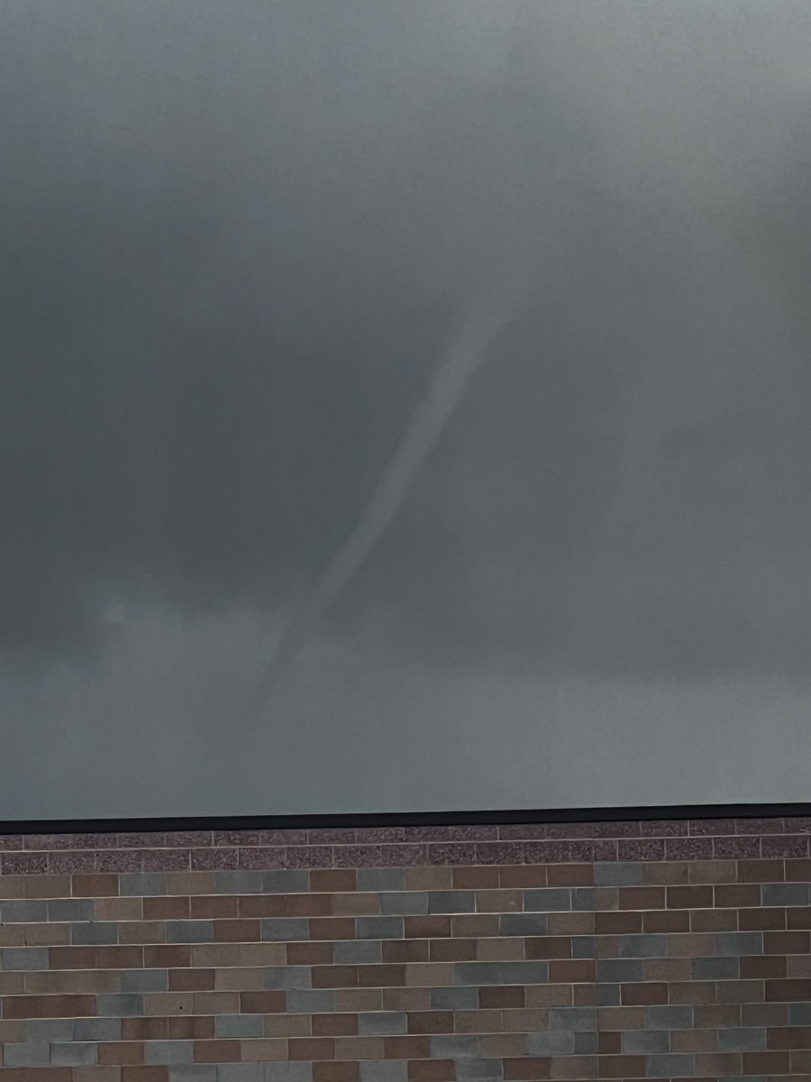 ⁦@TheWxMeister⁩ caught this looking south of Falcon. Tornado?