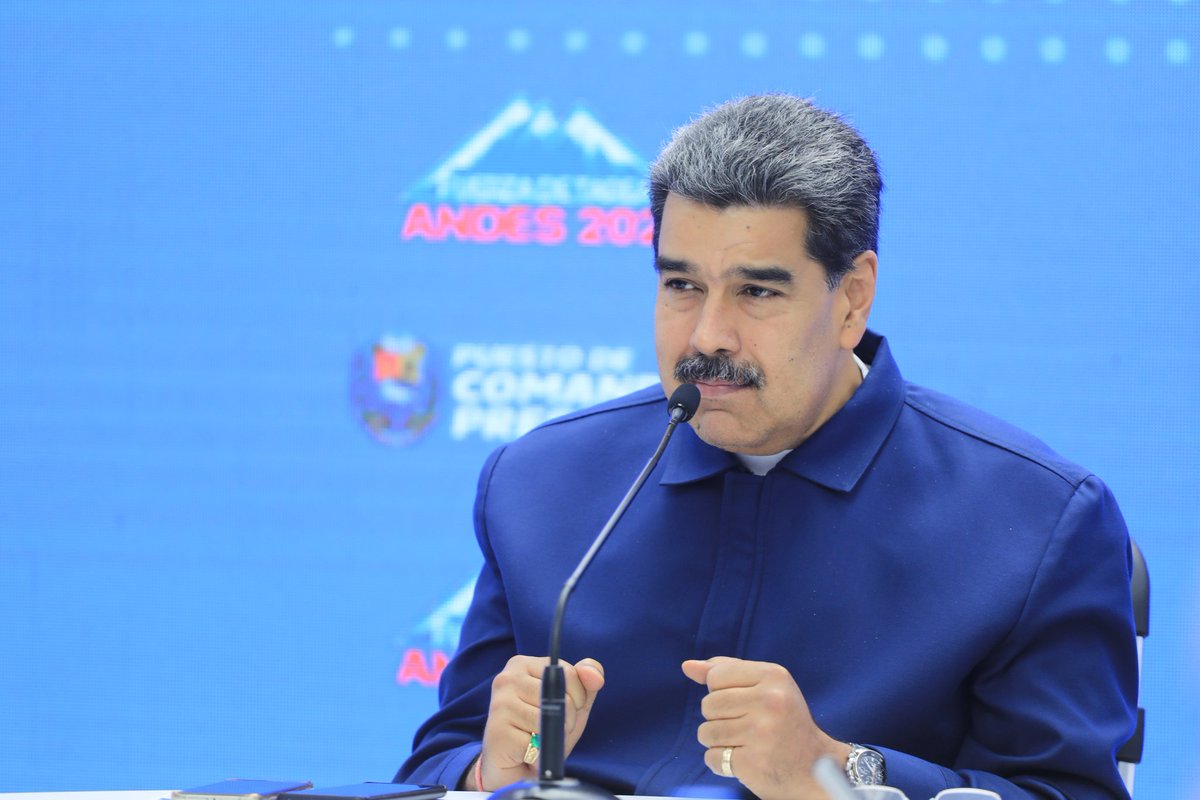 NicolasMaduro's tweet photo. Frente a las emergencias climáticas estamos alertas y bien preparados, trabajando y tomando las previsiones hasta más allá de donde nos alcanzan los recursos. ¡Nuestro pueblo no está solo! Tiene la unión perfecta y la organización del poder militar, popular y político para abrazarlo y atenderlo.