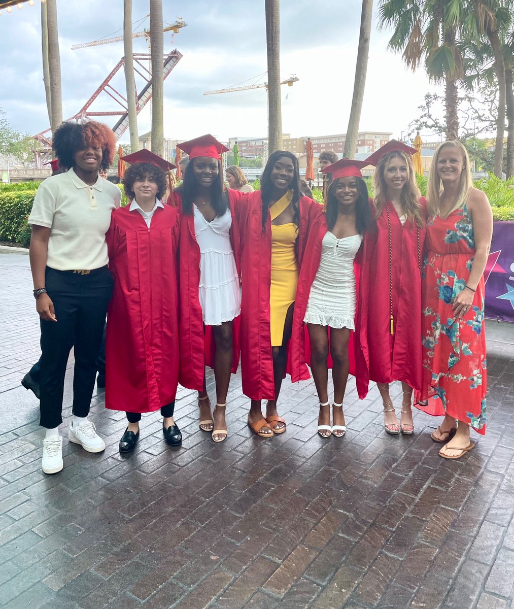 Congrats to our 5 seniors who have officially graduated after today!!