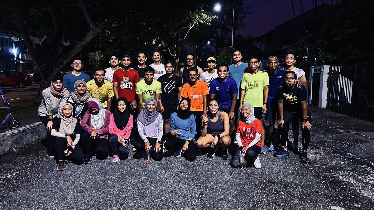 nazmihalim_'s tweet image. May #26 - W4D5 90’ #445AMSession 
KyserRunKrew. Alhamdulillah hadir setelah sekian lama. Semoga konsisten!

146/365

#runstreak
#KyserRunKrew 
#MenujuKLSCM
#keepgrinding
#beatyesterday