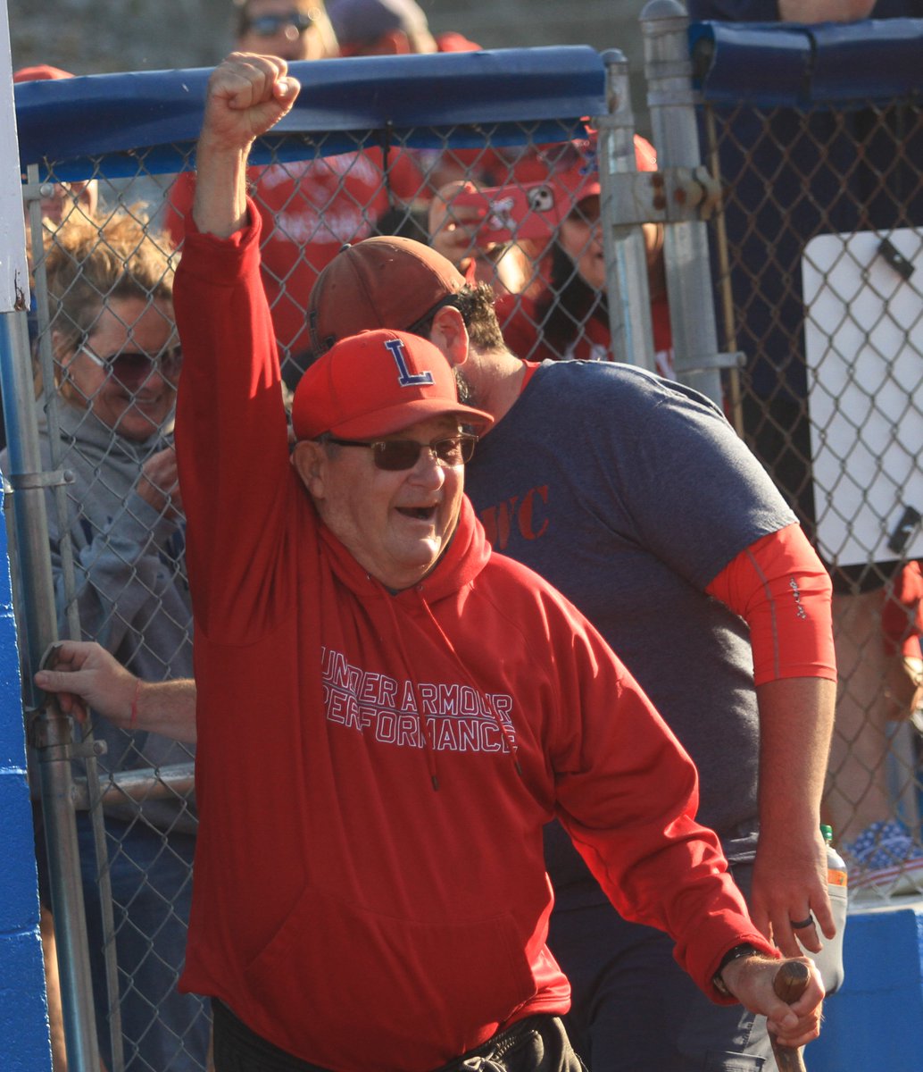 Newark_Sports's tweet photo. Legendary Lakewood coach Don Thorp, Ohio's all-time winningest with 1,011 victories, salutes the Lancers following their Division II district championship victory. @lwhslancers https://t.co/L9MA7HHbxP