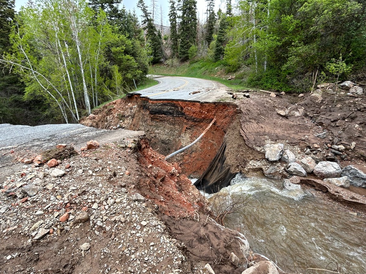 UWCNF's tweet photo. #uwcnf Spanish Fork Ranger District Photos of the road damage on the North Nebo Loop Road above Pete Winward Trailhead has worsened. The entire road has given way and is currently a 20 plus foot drop and 15-20 feet wide. https://t.co/cO3IYy9LVu