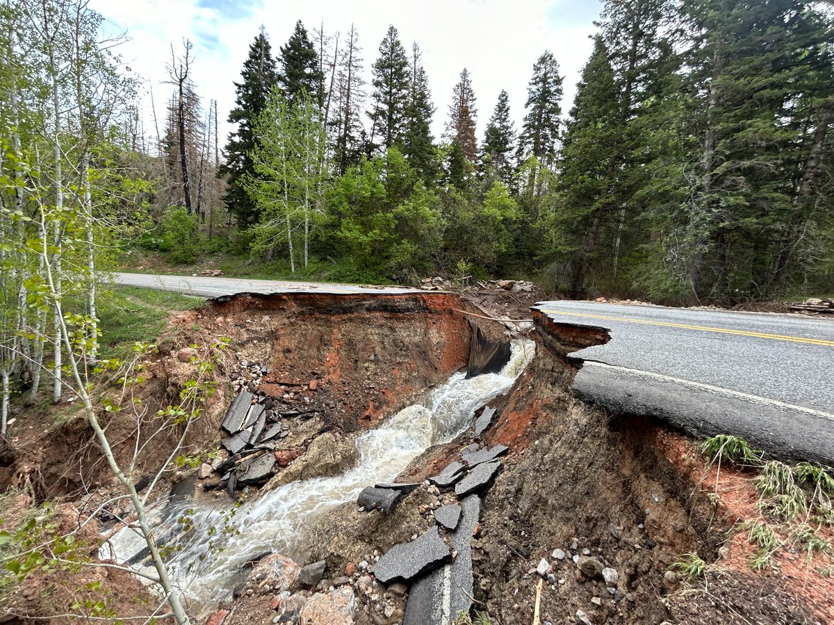 UWCNF's tweet photo. #uwcnf Spanish Fork Ranger District Photos of the road damage on the North Nebo Loop Road above Pete Winward Trailhead has worsened. The entire road has given way and is currently a 20 plus foot drop and 15-20 feet wide. https://t.co/cO3IYy9LVu