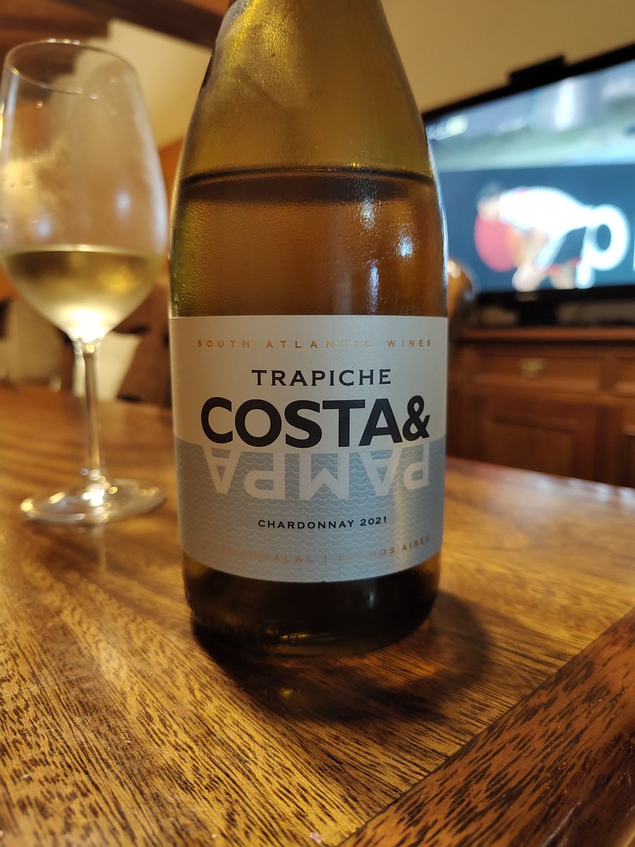 Día de la patria y también día del Chardonnay. Se festeja con un representante local. Costa&amp;Pampa Chardonnay 2021 <a href="/EzequielOrtego/">Ezequiel Ortego</a> <a href="/TrapicheWines/">Trapiche Argentina</a>