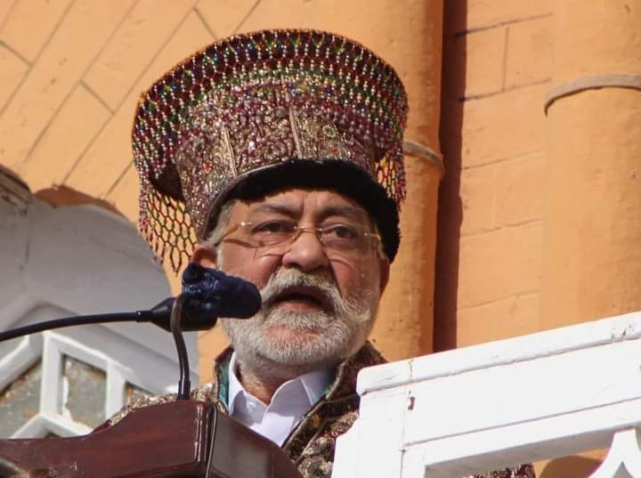 PML_F_SINDH's tweet photo. ڪيچي  ڪوهياري سان منهنجو روحاني آ رنگ
لکيو  لوھ قلم  سين  آ  آرياڻي  سان   انڱ
آهيان  هٿ  حبيب  جي سرهو ٿيندو  سنڱ
مرڻ  تائين  مجاهد  چئي آ  ٻاروچن سان ٻنڱ
پڙ    ۾   ٿي  پتنگ  ڏبو   سر   سيد   کي، https://t.co/ITCQFFd8jQ