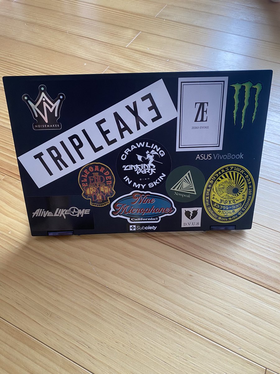 asadystayreal's tweet photo. センスはない。ステッカーはかっこいい

#TRIPLEAXE #NOISEMAKER #ELLEGARDEN  #LinkinPark #NineMicrophones #Subciety #Newspeak #DVUS #ZEROEVOKE #糸島　#BOLT https://t.co/X0ENbCbcQB