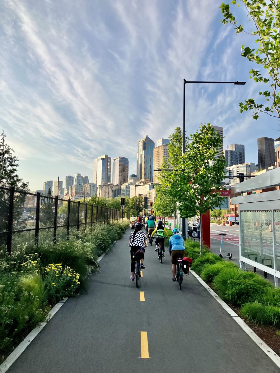 SNGreenways's tweet photo. Last night SNG supporters joined our own Clara Cantor for a tour highlighting need to #UnGapTheMap on Beacon Hill & Alaskan Wy & create #saferoutestoschool at 12th/Yesler.
Thx to all working to make these projects a reality esp leaders @bobco85 @Gyncild @ethan2sea @badarahmed. https://t.co/1GBuKtxX5a