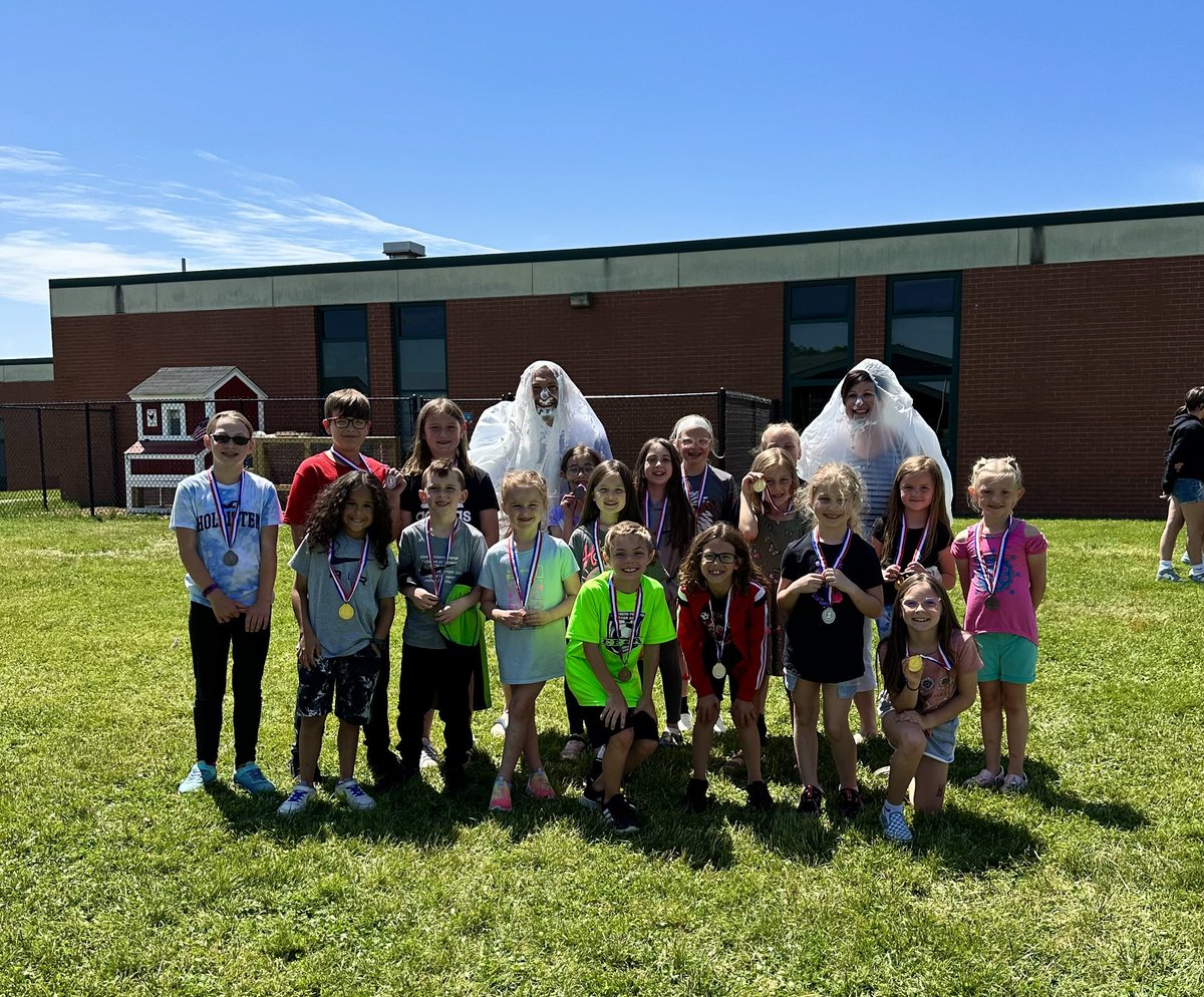 M_Haney14's tweet photo. Central's top readers getting to Pie the Teacher!! π₯§ @dagirol is such a good sport!! These teachers are amazing π€β€οΈ #CentralRocks #EFproud https://t.co/ge3LrA0K09