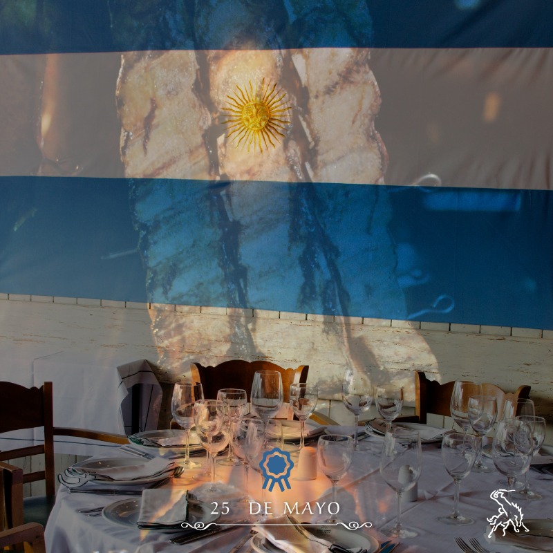 🔝 Una nueva fecha patria con Estilo. 

🇦🇷 Hoy,  25 de Mayo festejamos la Revolución de Mayo con la tradicional comida argentina: 

🍖 100% Carne del Campo Argentino.
🍷 Los vinos más demandados del nuevo mundo.
🍯 Delicias dulces como el flan casero y los pastelitos rellenos.